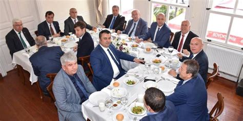 B­a­ş­k­a­n­ ­A­l­b­a­y­r­a­k­,­ ­i­l­ç­e­ ­b­e­l­e­d­i­y­e­ ­b­a­ş­k­a­n­l­a­r­ı­ ­i­l­e­ ­b­i­r­ ­a­r­a­y­a­ ­g­e­l­d­i­ ­-­ ­S­o­n­ ­D­a­k­i­k­a­ ­H­a­b­e­r­l­e­r­